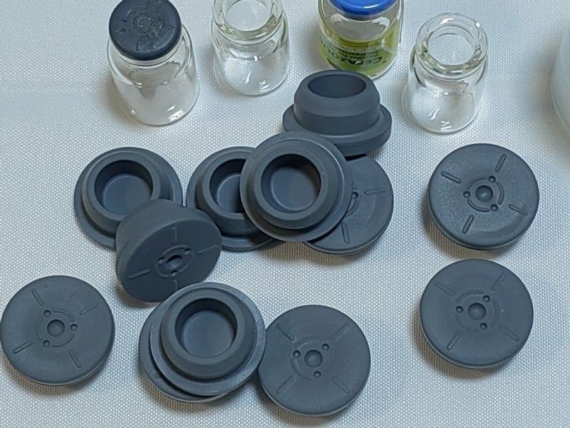 13 mm 32 mm rubberen stekker Grijzige butyl medische rubberen stop voor injectie Glasflessen Glas infusiefles Gebruik