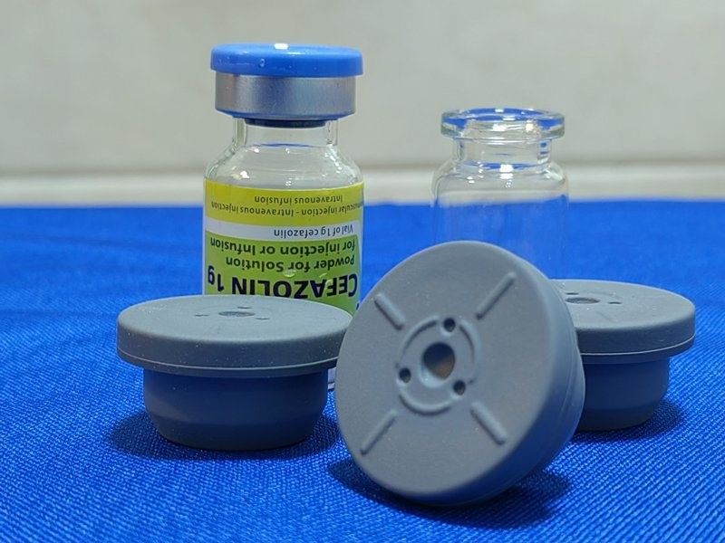 GMP-conformiteit 13mm 20mm 23mm 28mm 32mm Steriele ronde medische butylrubberstop voor glazen infusiefles